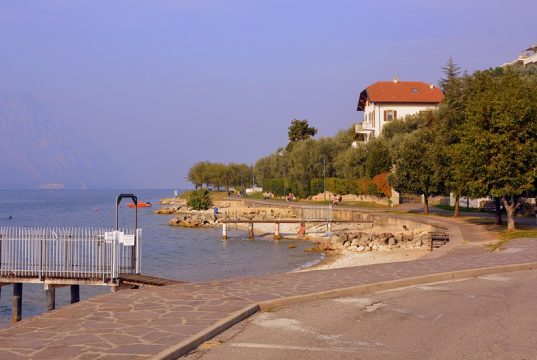 Discover the Best Lakefront Homes for Your Dream Getaway